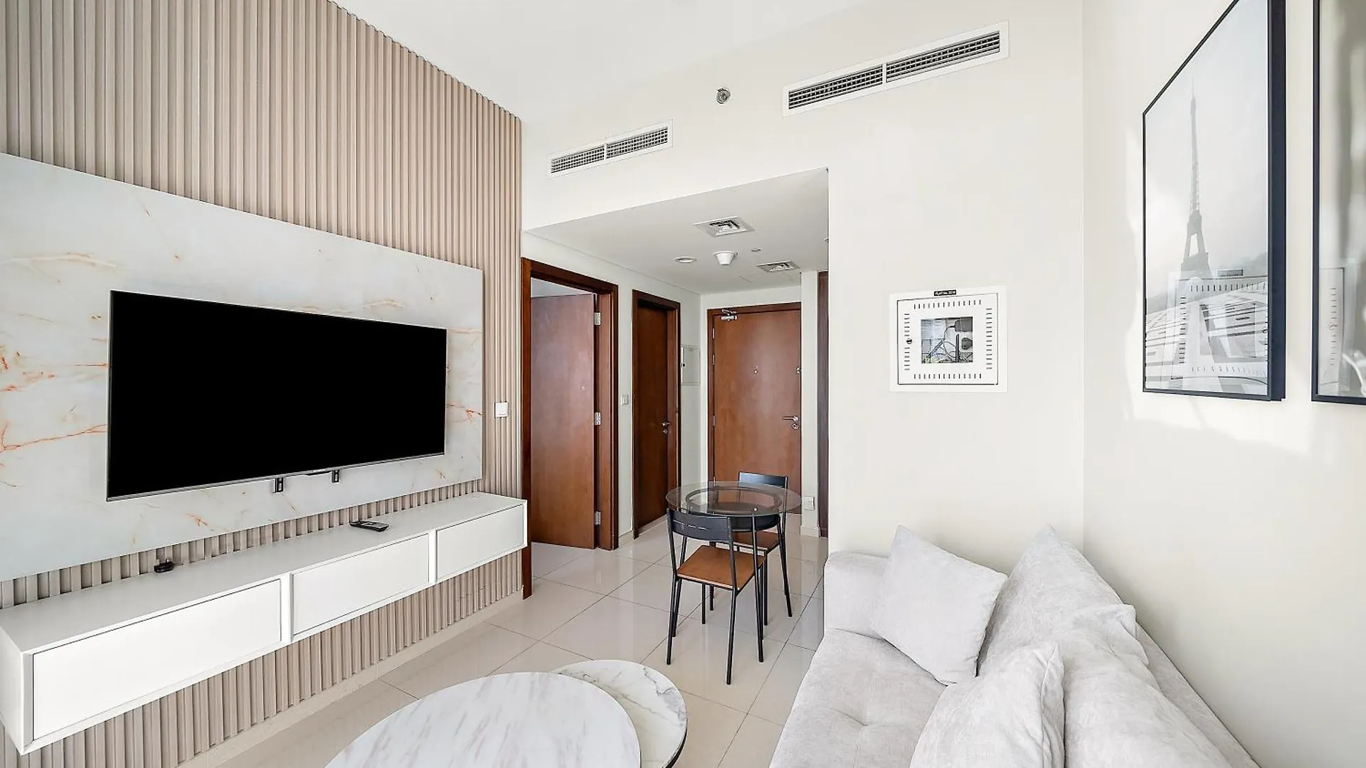 Beautiful Canal View 1-Bedroom Apartment In The Heart Of Business Bay Dubai United Arab Emirates
