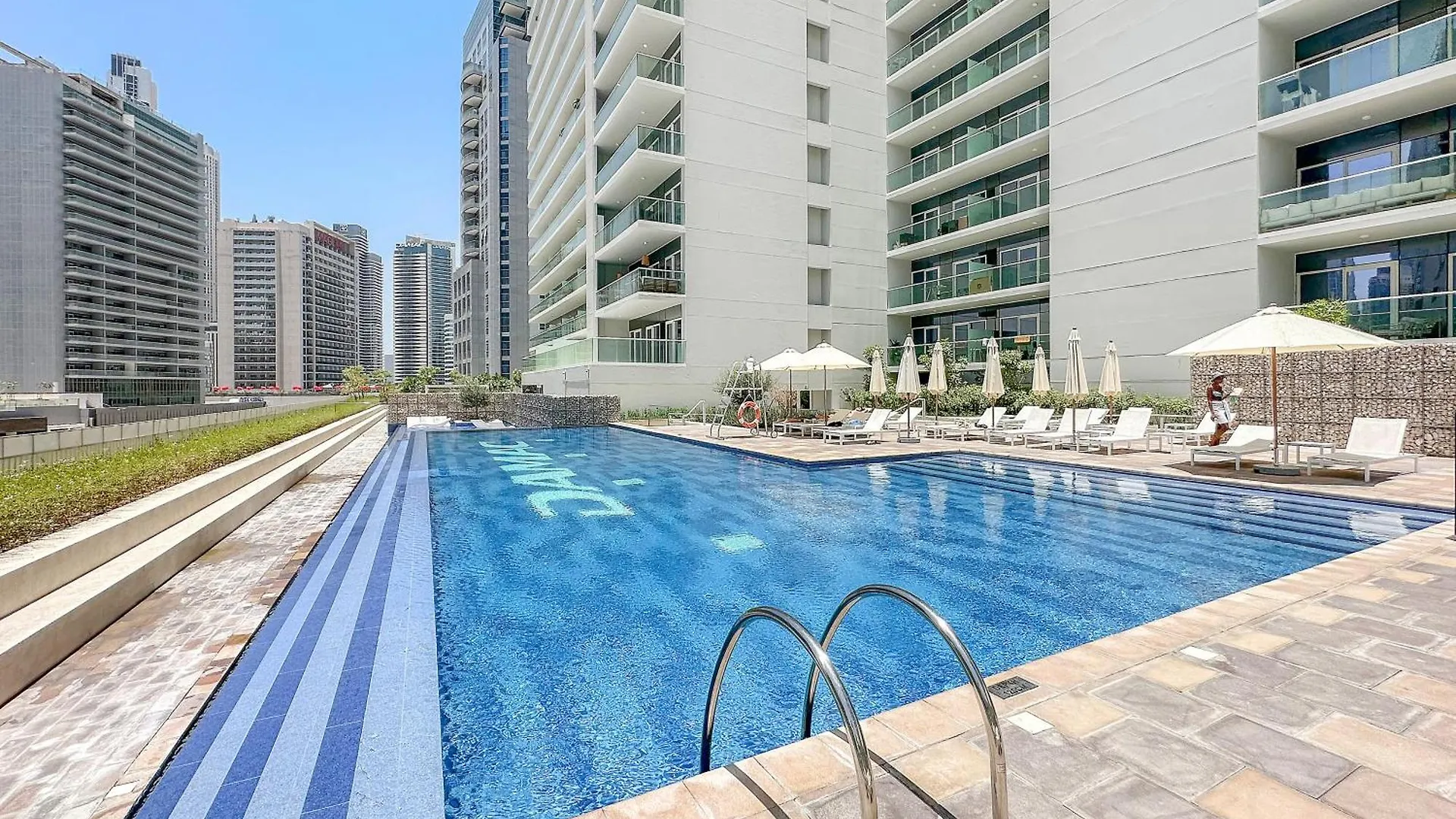 Beautiful Canal View 1-Bedroom Apartment In The Heart Of Business Bay location